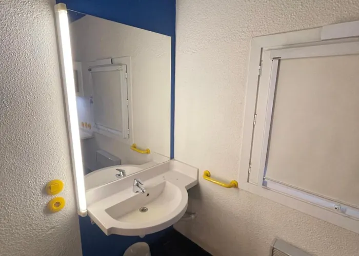 Готель Unisotel Parc Des Exposition Ex F1